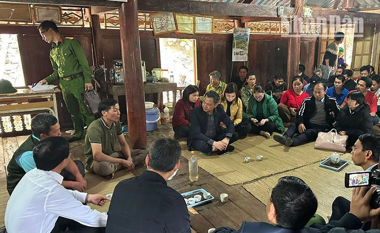 Trước đó, đồng chí Chủ tịch Ủy ban nhân dân tỉnh Sơn La đã tổ chức các cuộc họp chỉ đạo và làm việc trực tiếp với người dân để giải quyết những khó khăn vướng mắc tại các huyện.