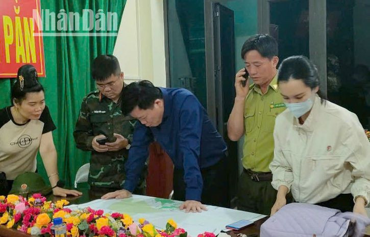 Huyện Yên Châu đã tổ chức họp ngay trong đêm để đưa ra phương án và huy động lực lượng chữa cháy rừng. (Ảnh: DƯƠNG HẢI) Huyện Yên Châu đã tổ chức họp ngay trong đêm để đưa ra phương án và huy động lực lượng chữa cháy rừng. (Ảnh: DƯƠNG HẢI)