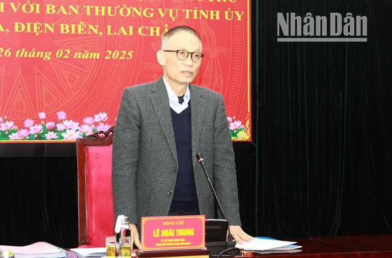 Đồng chí Lê Hoài Trung, Bí thư Trung ương Đảng, Chánh Văn phòng Trung ương Đảng, Trưởng Đoàn Kiểm tra số 1911 phát biểu tại hội nghị công bố Quyết định kiểm tra của Bộ Chính trị.