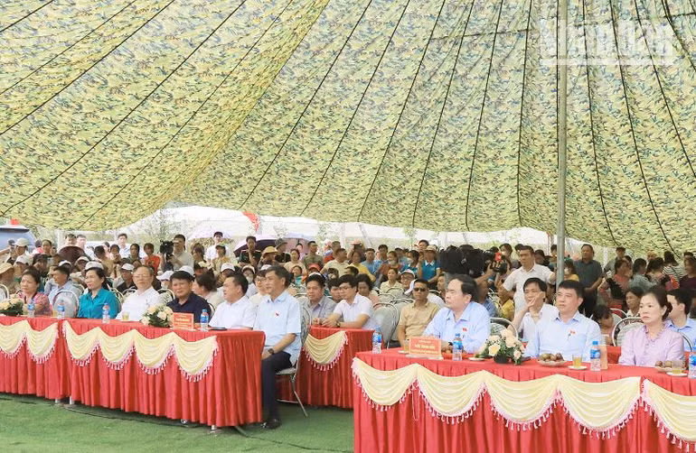 Đồng chí Trần Thanh Mẫn và đoàn công tác dự ngày hội hái quả mận hậu Mộc Châu năm 2023 tại Thị trấn nông trường Mộc Châu. Đồng chí Trần Thanh Mẫn và đoàn công tác dự ngày hội hái quả mận hậu Mộc Châu năm 2023 tại Thị trấn nông trường Mộc Châu.