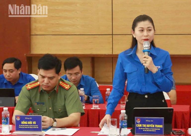 Đại biểu Tỉnh đoàn Sơn La tham gia thảo luận tại hội nghị Ban Thường vụ Trung ương Đoàn lần thứ tư, khoá 12. (Ảnh: Huy Thành)