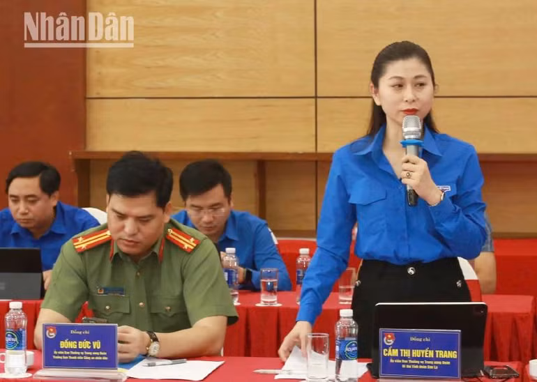 Đại biểu Tỉnh đoàn Sơn La tham gia thảo luận tại hội nghị Ban Thường vụ Trung ương Đoàn lần thứ tư, khoá 12. (Ảnh: Huy Thành)