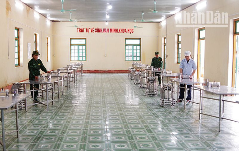 Khu nhà ăn, nhà bếp tại đơn vị huấn luyện luôn sạch sẽ, bảo đảm vệ sinh an toàn thực phẩm. Khu nhà ăn, nhà bếp tại đơn vị huấn luyện luôn sạch sẽ, bảo đảm vệ sinh an toàn thực phẩm.