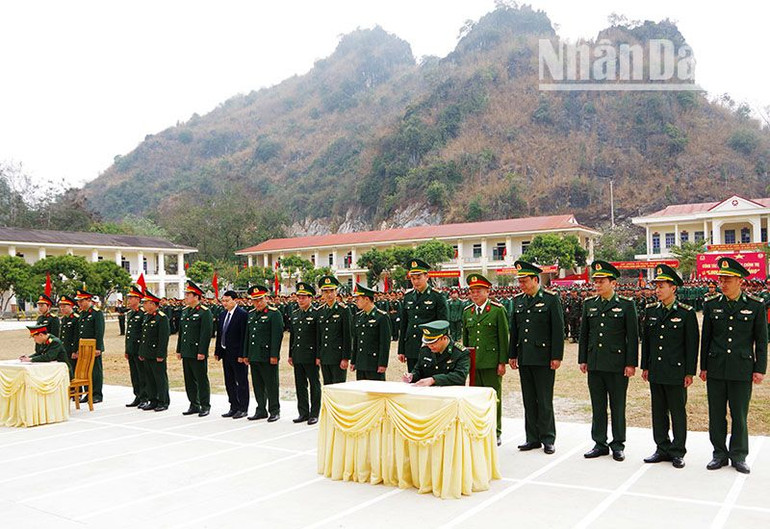 Các đơn vị ký kết giao ước thi đua tại lễ ra quân huấn luyện 2025.