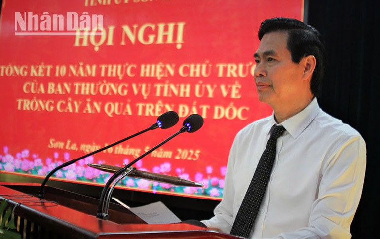 Đồng chí Hoàng Quốc Khánh, Bí thư Tỉnh ủy Sơn La phát biểu tại Hội nghị tổng kết 10 năm thực hiện chủ trương về trồng cây ăn quả trên đất dốc. Đồng chí Hoàng Quốc Khánh, Bí thư Tỉnh ủy Sơn La phát biểu tại Hội nghị tổng kết 10 năm thực hiện chủ trương về trồng cây ăn quả trên đất dốc.