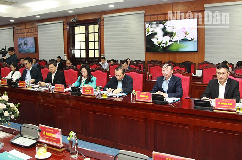 Các đồng chí trong Đoàn kiểm tra số 1911 của Bộ Chính trị, Ban Bí thư làm việc với Ban Thường vụ Tỉnh ủy Sơn La.