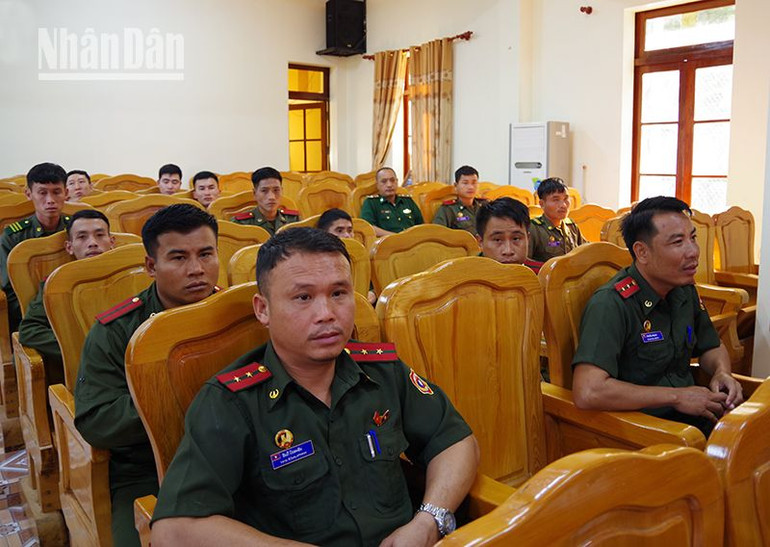 Các học viên tỉnh Louangphabang, nước bạn Lào tham gia lớp tập huấn nghiệp vụ biên phòng tổ chức tại Sơn La. Các học viên tỉnh Louangphabang, nước bạn Lào tham gia lớp tập huấn nghiệp vụ biên phòng tổ chức tại Sơn La.
