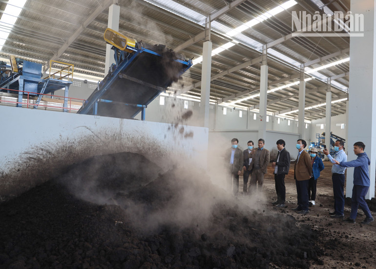 Dù chưa đủ điều kiện hoạt động, nhưng từ ngày 7/11/2022, Công ty cổ phần phân bón Sông Lam Tây Bắc đã chính thức vận hành dây chuyền sản xuất phân bón hữu cơ vi sinh mà theo lãnh đạo Sở Công thương là không được biết. Dù chưa đủ điều kiện hoạt động, nhưng từ ngày 7/11/2022, Công ty cổ phần phân bón Sông Lam Tây Bắc đã chính thức vận hành dây chuyền sản xuất phân bón hữu cơ vi sinh mà theo lãnh đạo Sở Công thương là không được biết.