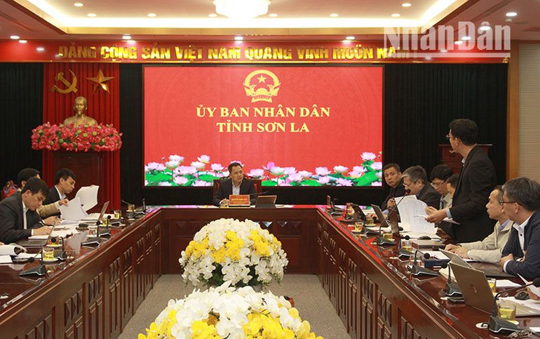 Tại cuộc họp, lãnh đạo Ủy ban nhân dân huyện Sông Mã đề nghị xem xét, bố trí số vốn tăng so với số vốn được giao đối với 3 công trình cầu giao thông. Tại cuộc họp, lãnh đạo Ủy ban nhân dân huyện Sông Mã đề nghị xem xét, bố trí số vốn tăng so với số vốn được giao đối với 3 công trình cầu giao thông.