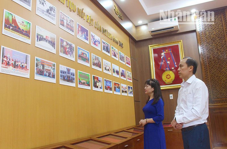 Phòng truyền thống Sở Giáo dục và Đào tạo tỉnh Sơn La ghi lại quá trình xây dựng và phát triển của ngành giáo dục và đào tạo.