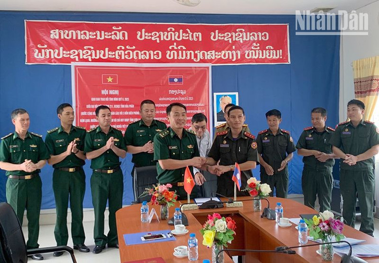 Giao ban trao đổi tình hình quý 2/2023 giữa các Đồn biên phòng Sơn La với lực lượng Biên phòng Bộ Chỉ huy Quân sự tỉnh Houaphanh, nước bạn Lào.