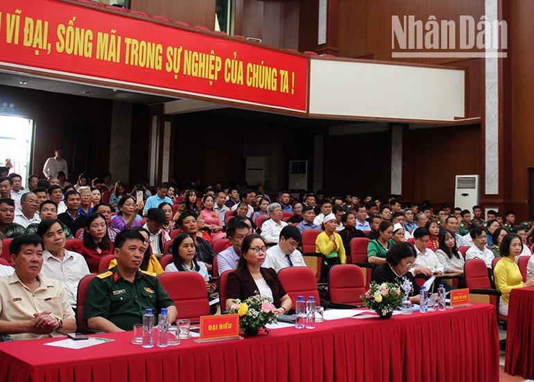 Các đại biểu dự hội nghị biểu dương gia đình văn hóa tiêu biểu tỉnh Sơn La, giai đoạn 2018-2022.