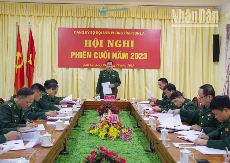 Đồng chí Đại tá Cà Văn Lập, Bí thư Đảng ủy, Chính ủy Bộ đội Biên phòng Sơn La phát biểu tại hội nghị Đảng ủy phiên cuối năm. Đồng chí Đại tá Cà Văn Lập, Bí thư Đảng ủy, Chính ủy Bộ đội Biên phòng Sơn La phát biểu tại hội nghị Đảng ủy phiên cuối năm.