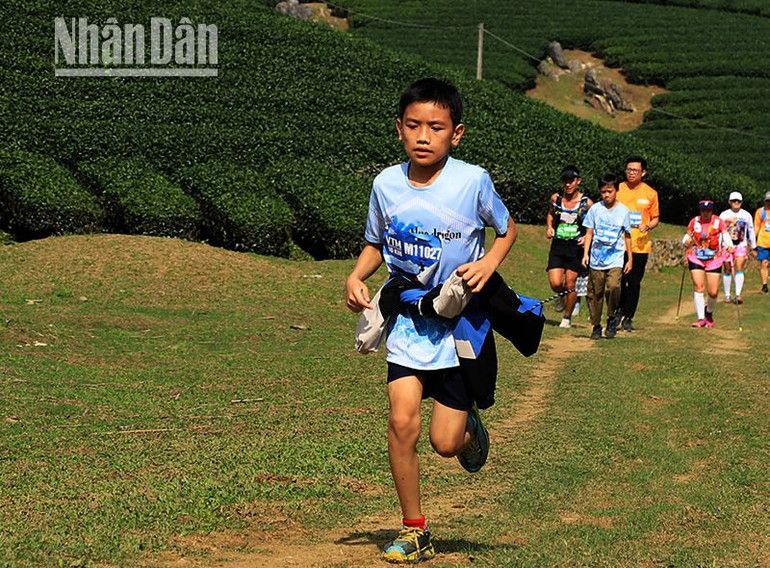 Giải chạy năm nay thu hút nhiều lứa tuổi, trong đó có cả các em học sinh cũng tham gia.