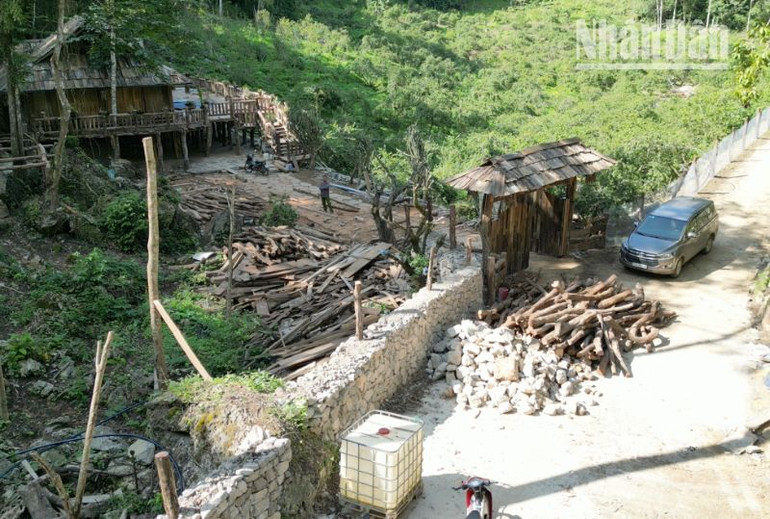 Theo báo cáo của Ban Chỉ huy Quân sự huyện Mộc Châu, chủ xây dựng tại khu vực Mu Náu, bản Nà Bó, xã Mường Sang vẫn cố tình không chịu tháo dỡ theo quy định.