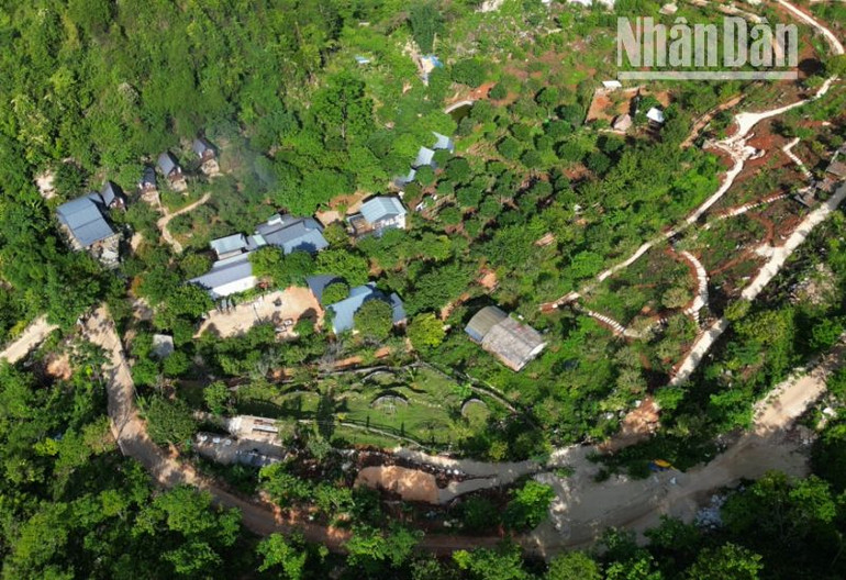 Homestay Phố Núi tại tiểu khu 10, thị trấn Mộc Châu đang được chủ sở hữu tự nguyện tháo dỡ dù đã đầu tư hàng tỷ đồng.