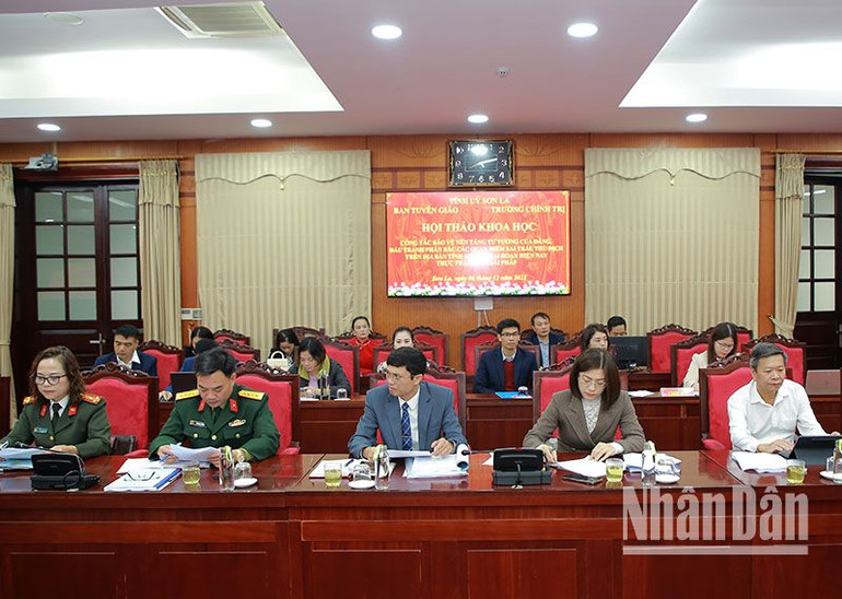 Các đại biểu tại Hội thảo khoa học do Ban Tuyên giáo Tỉnh ủy Sơn La và Trường Chính trị tỉnh Sơn La chủ trì.