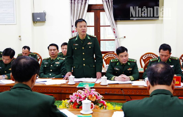 Đại biểu Bộ đội Biên phòng tỉnh Điện Biên phát biểu tại hội nghị.