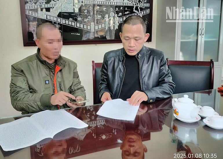 Một người dân đã từng điều trị tại số 27 Tô Hiệu mang đơn phản ánh đến Văn phòng Đại diện Báo Nhân Dân tại Sơn La.