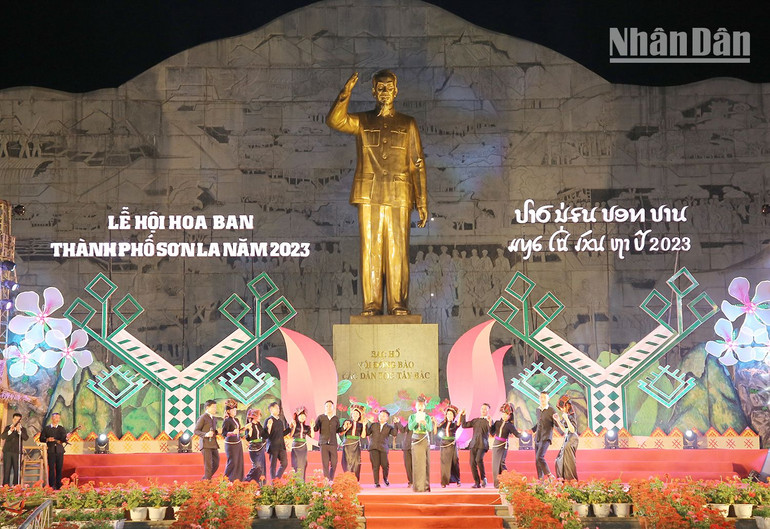 Lễ hội hoa ban năm 2023 thu hút trên 1.000 diễn viên chuyên nghiệp, không chuyên, hạt nhân văn nghệ, nghệ nhân, vận động viên đến từ 12 xã, phường tham gia các nội dung.