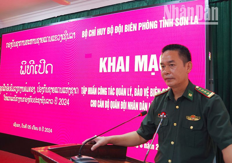 Đại tá Nguyễn Đình Huân, Chỉ huy trưởng Bộ đội Biên phòng tỉnh Sơn La phát biểu động viên các học viên.