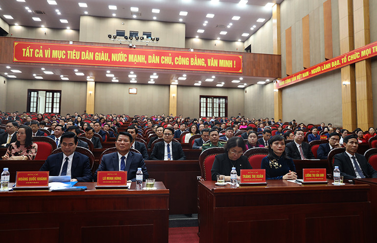 Các đại biểu dự hội nghị công bố các quyết định của Ban Chấp hành Đảng bộ tỉnh Sơn La về kết thúc hoạt động, thành lập, hợp nhất, các cơ quan, tổ chức đảng trực thuộc Tỉnh ủy.