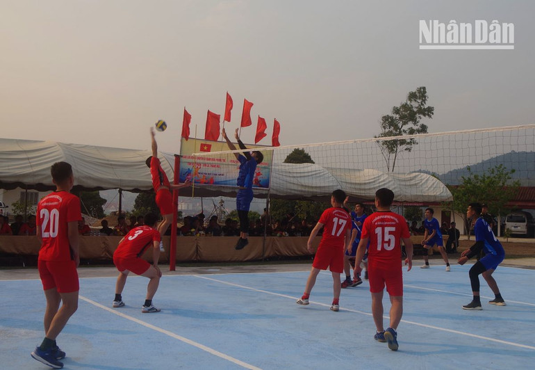 Tổ chức giao lưu bóng chuyền giữa các sĩ quan trẻ ba tỉnh Sơn La - Thanh Hóa - Houaphan.