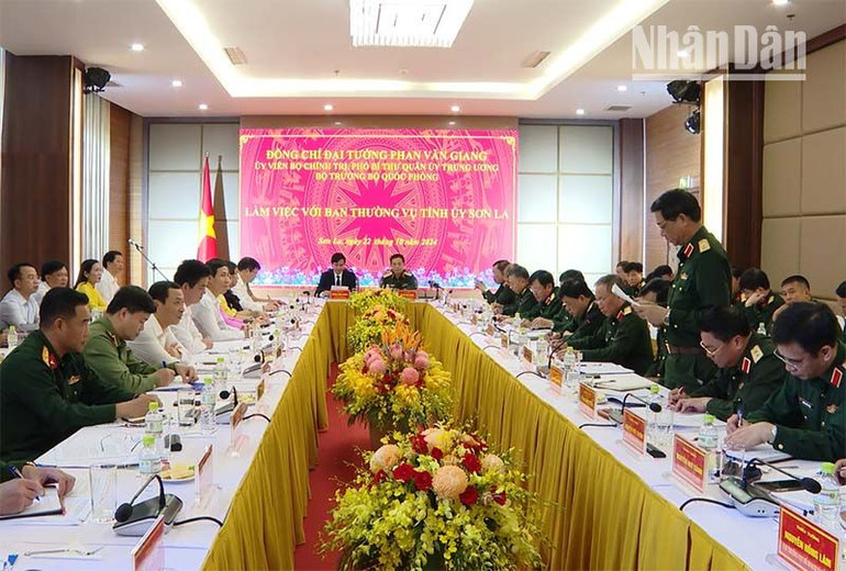 Đoàn công tác của Bộ Quốc phòng và Ban thường vụ Tỉnh ủy Sơn La tại cuộc làm việc. Đoàn công tác của Bộ Quốc phòng và Ban thường vụ Tỉnh ủy Sơn La tại cuộc làm việc.