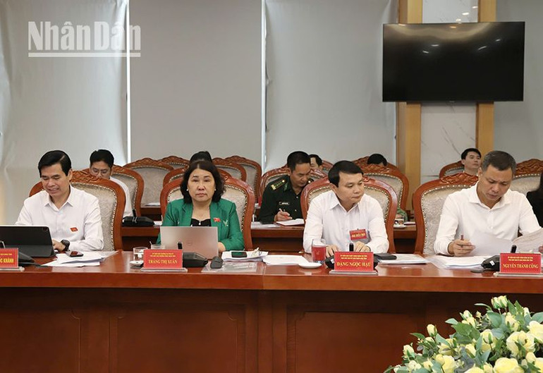 Các đại biểu tham dự kỳ họp chuyên đề 24, Hội đồng nhân dân tỉnh Sơn La.