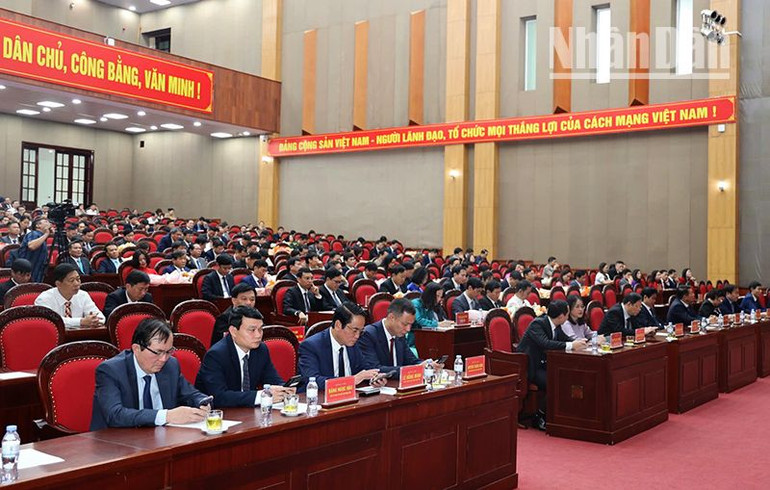 Các đại biểu dự hội nghị công bố Nghị quyết của Hội đồng nhân dân tỉnh về thành lập các cơ quan chuyên môn thuộc Ủy ban nhân dân tỉnh Sơn La. Các đại biểu dự hội nghị công bố Nghị quyết của Hội đồng nhân dân tỉnh về thành lập các cơ quan chuyên môn thuộc Ủy ban nhân dân tỉnh Sơn La.