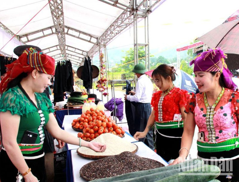 Một gian trưng bày các sản phẩm OCOP tại Ngày hội Toàn dân bảo vệ an ninh Tổ quốc năm 2023.