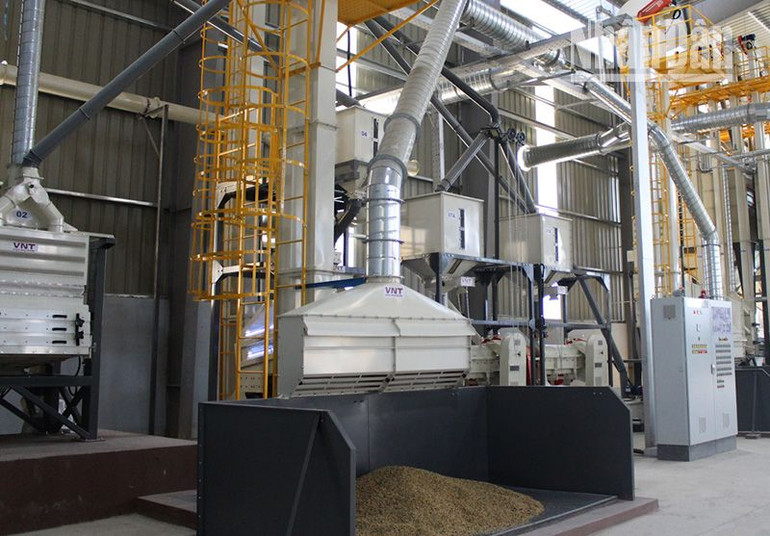 Dây chuyền sản xuất của Nhà máy chế biến cà-phê Sơn La. Dây chuyền sản xuất của Nhà máy chế biến cà-phê Sơn La.