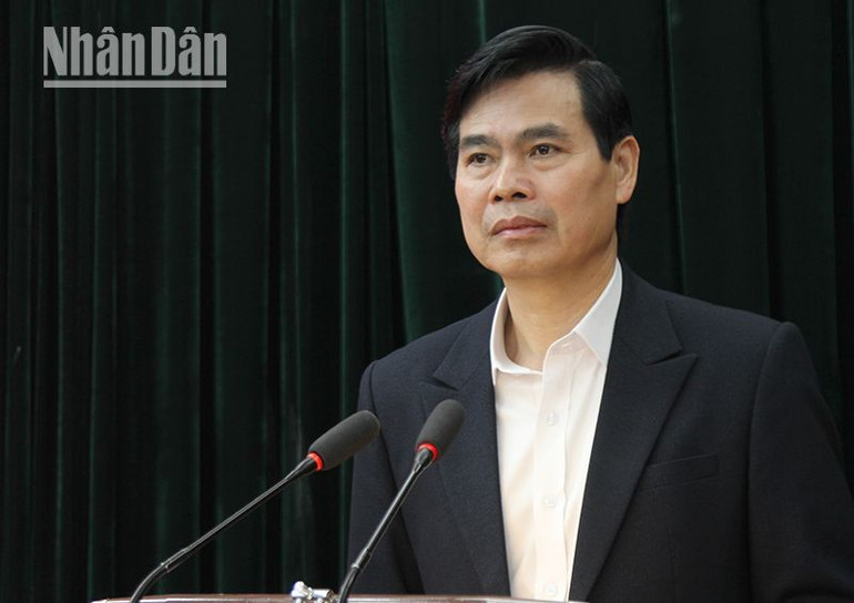 Đồng chí Hoàng Quốc Khánh, Bí thư Tỉnh ủy Sơn La phát biểu tại hội nghị.