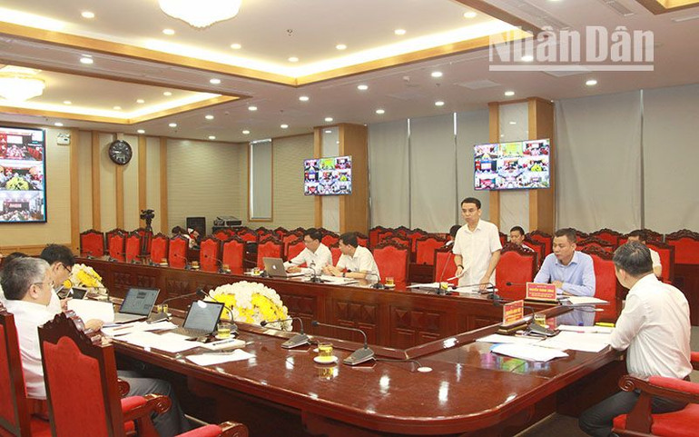 Lãnh đạo Sở Tài chính tỉnh Sơn La phát biểu tại cuộc họp và đề nghị cần đẩy nhanh tiến độ triển khai thực hiện, bảo đảm nguồn ngân sách Trung ương sử dụng hiệu quả.