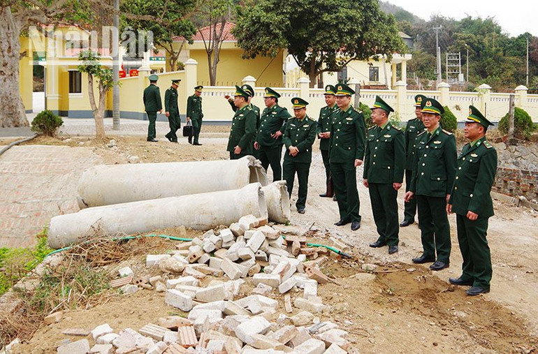Đoàn kiểm tra hệ thống xây dựng mô hình tăng gia sản xuất vườn, ao, chuồng tại Đồn Biên phòng Cửa khẩu Chiềng Khương. Đoàn kiểm tra hệ thống xây dựng mô hình tăng gia sản xuất vườn, ao, chuồng tại Đồn Biên phòng Cửa khẩu Chiềng Khương.