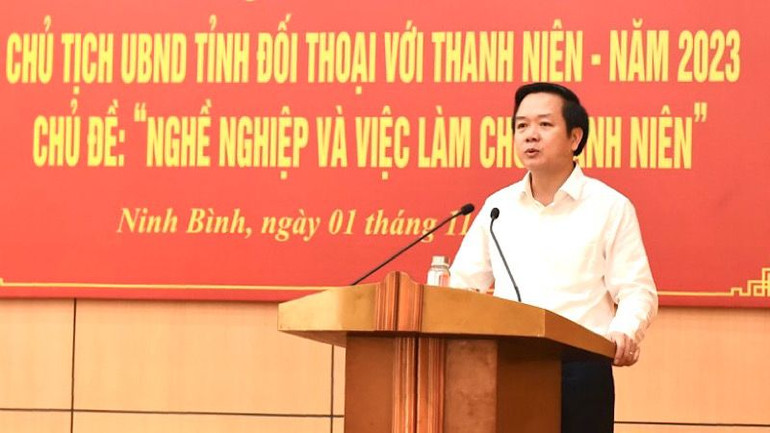 Chủ tịch Ủy ban nhân dân tỉnh Ninh Bình Phạm Quang Ngọc phát biểu kết luận hội nghị. (Ảnh: XUÂN TRƯỜNG)
