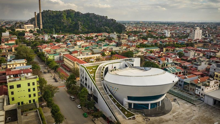 Một góc thành phố Ninh Bình, tỉnh Ninh Bình. (Ảnh: TRƯỜNG HUY)