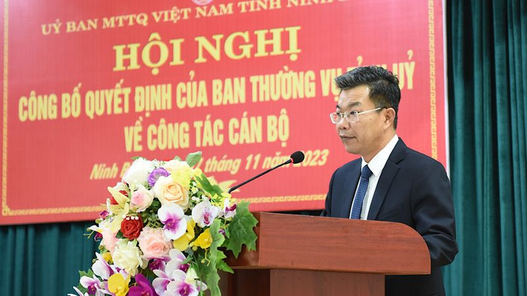 Tân Chủ tịch Ủy ban Mặt trận Tổ quốc Việt Nam tỉnh Ninh Bình Nguyễn Hoàng Hà phát biểu nhận nhiệm vụ. (Ảnh: XUÂN TRƯỜNG)