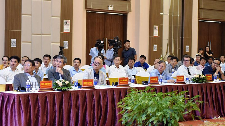 Các chuyên gia, các nhà quản lý, nhà khoa học trong và ngoài nước tham gia Hội thảo. (Ảnh: XUÂN TRƯỜNG)