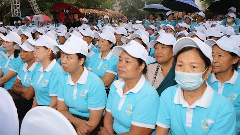 Đông đảo hội viên, phụ nữ tham gia Chương trình. (Ảnh: ĐỨC LAM)