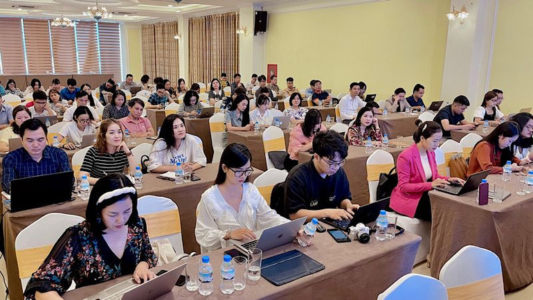 Các phóng viên, biên tập viên tham dự tập huấn. (Ảnh: XUÂN TRƯỜNG)