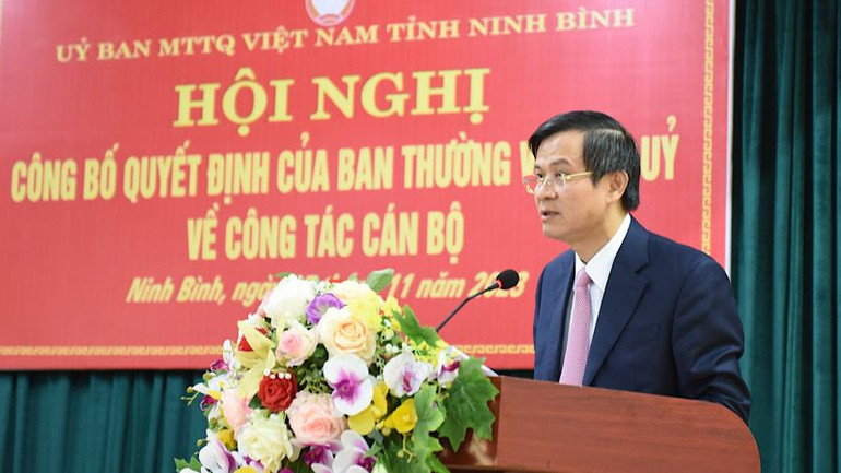 Đồng chí Đoàn Minh Huấn, Ủy viên Trung ương Đảng, Bí thư Tỉnh ủy Ninh Bình phát biểu tại hội nghị. (Ảnh: XUÂN TRƯỜNG)