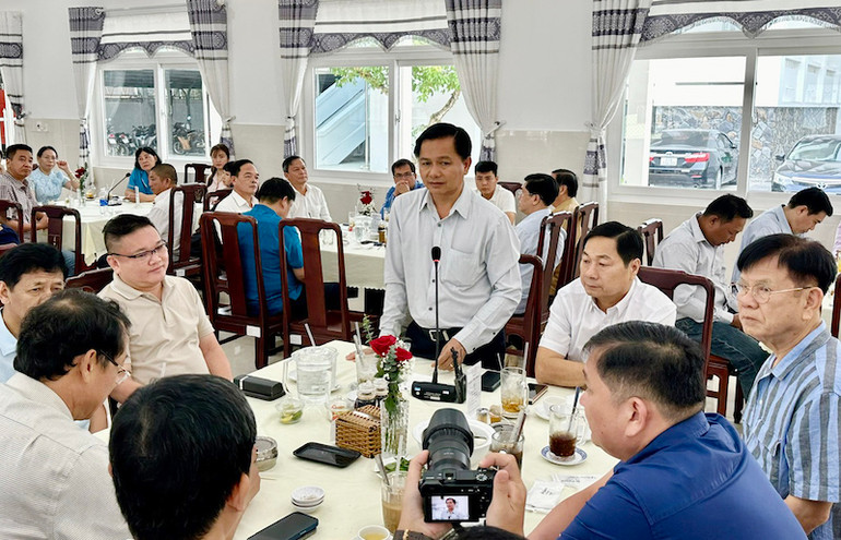 Chủ tịch UBND tỉnh Sóc Trăng Trần Văn Lâu cam kết sẽ tạo điều kiện cho doanh nghiệp tiếp tục phát triển