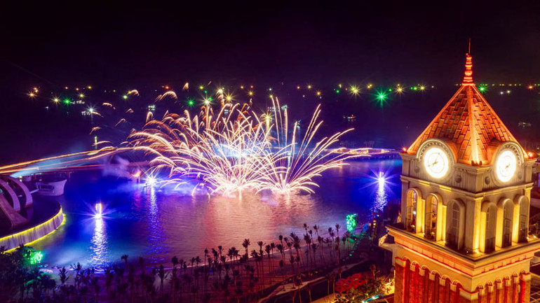 Bắn pháo hoa tại thành phố Phú Quốc.