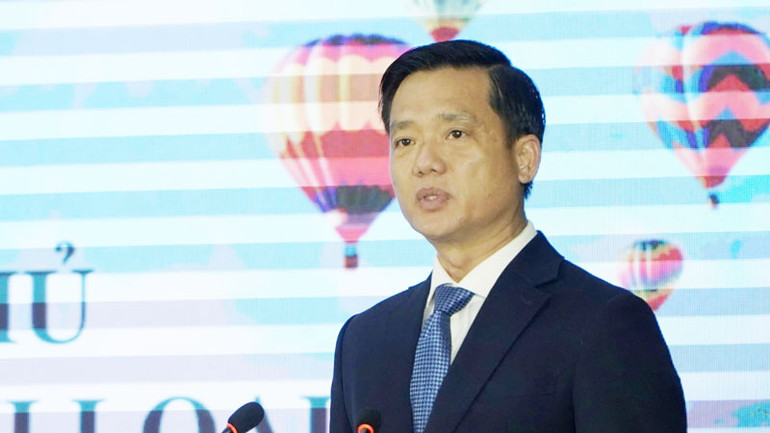 Chủ tịch Ủy ban nhân dân thành phố Phú Quốc Trần Minh Khoa phát biểu.