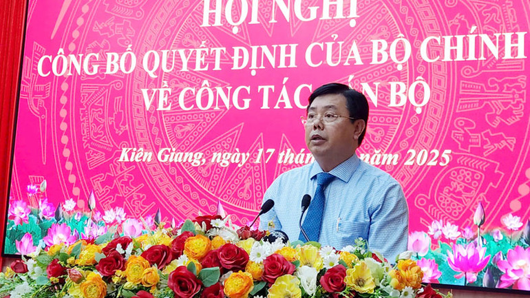 Đồng chí Nguyễn Tiến Hải phát biểu nhận nhiệm vụ.