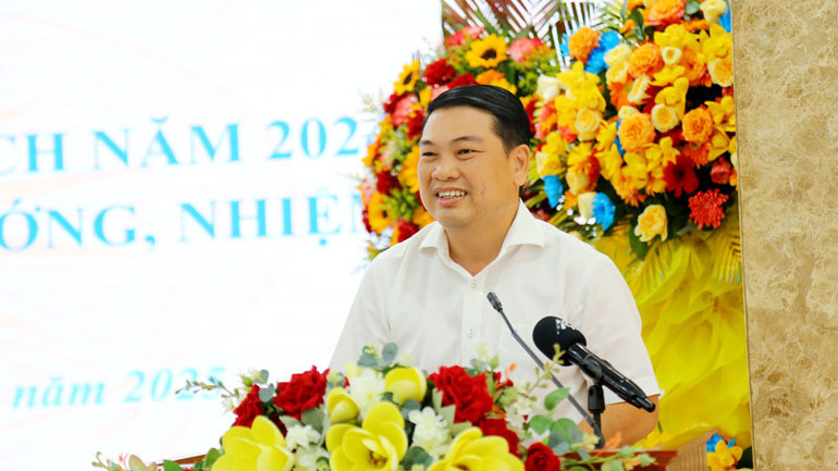 Phó Chủ tịch Ủy ban nhân dân tỉnh Kiên Giang Lê Trung Hồ phát biểu tại hội nghị.