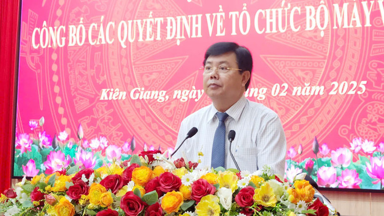 Ủy viên Trung ương Đảng, Bí thư Tỉnh ủy Kiên Giang Nguyễn Tiến Hải phát biểu giao nhiệm vụ cho các cơ quan, đơn vị mới thành lập.