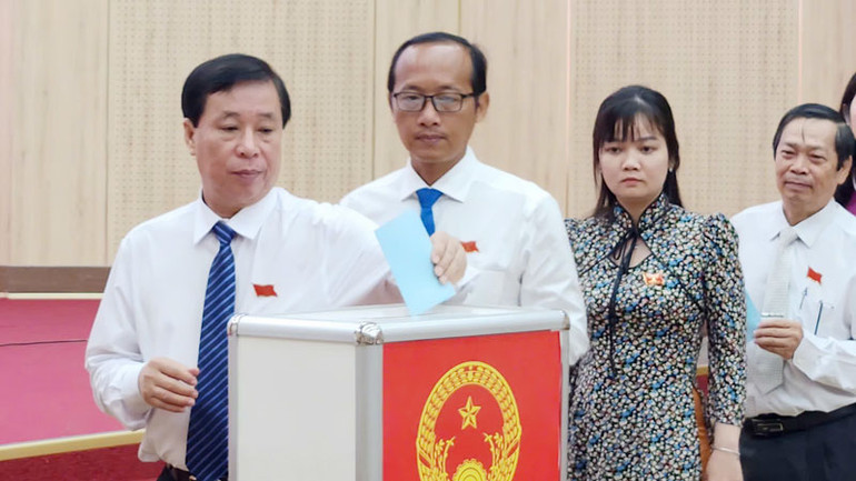 Đại biểu bầu Phó Chủ tịch Ủy ban nhân dân tỉnh Kiên Giang.