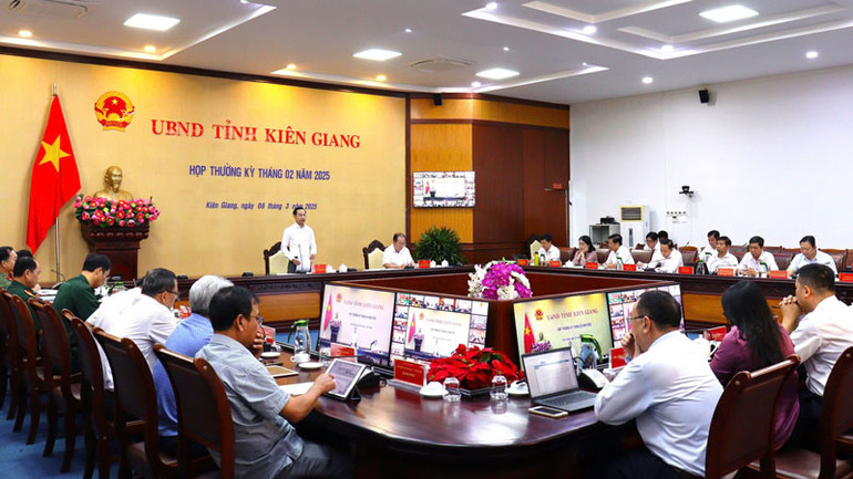Quang cảnh cuộc họp thường kỳ Ủy ban nhân dân tỉnh Kiên Giang tháng 2/2025.